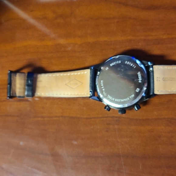 FOSSIL WATCH - Picture 5 of 8